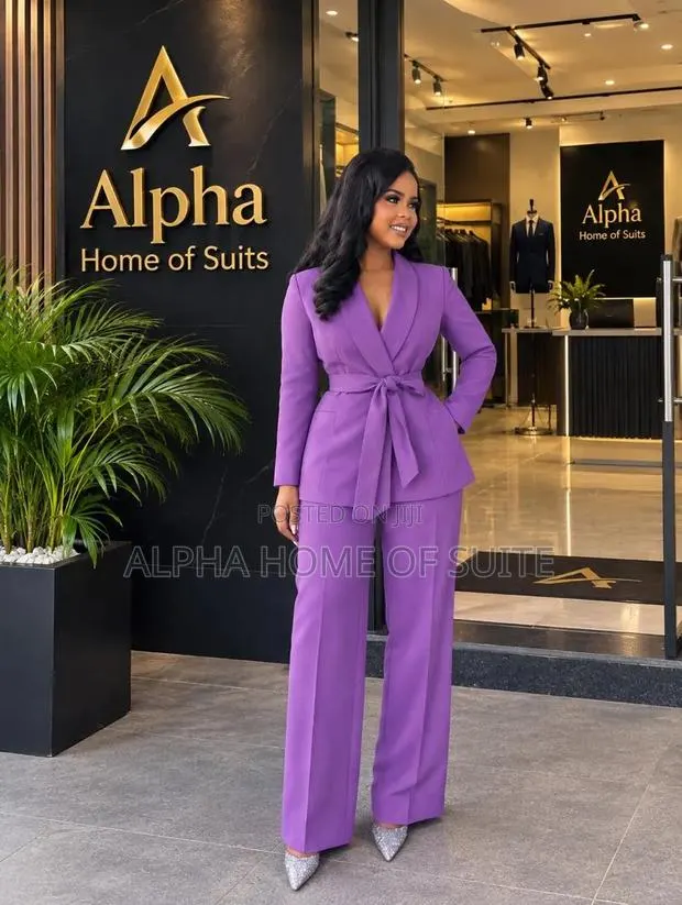 Graduation Suit for Ladies · Photo 1