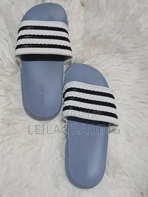Unisex Slides · Photo 1
