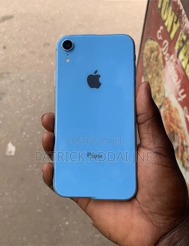 Apple iPhone XR 128 GB Blue · Photo 1