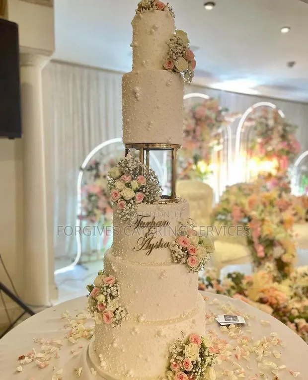 Luxury Wedding Cake · Photo 1