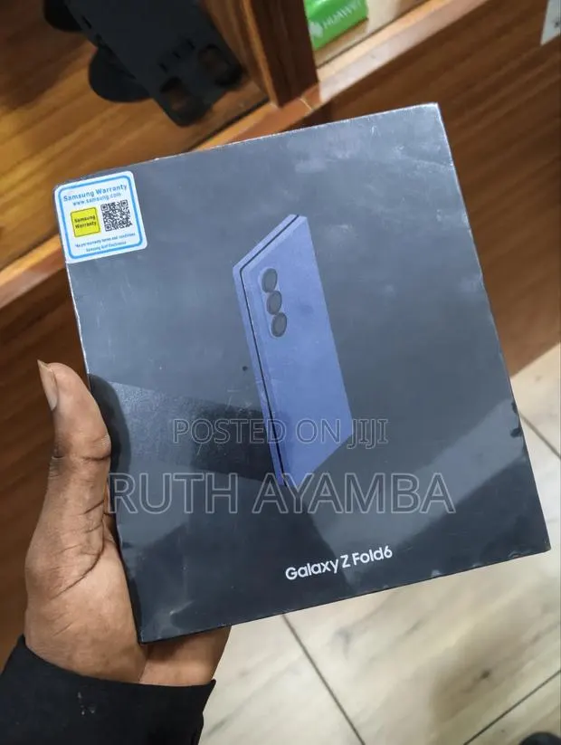 New Samsung Galaxy Z Fold6 256 GB Blue · Photo 1