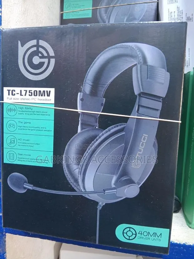 Studio Headset With Microphone · Photo 1