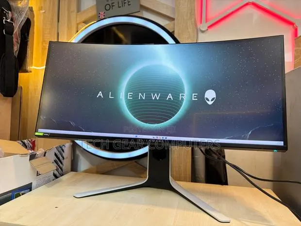 Alienware 120Hz UltraWide Gaming 34 Inch Curved Monitor · Photo 1