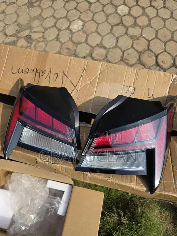Genuine OEM Tail Light Assembly for 2021-2023 Hyundai Elantra | Pair · Photo 1