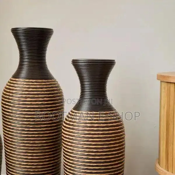 Dark Brown Decorative Floor Vase, Classic and Neat Floor Vase · Photo 1