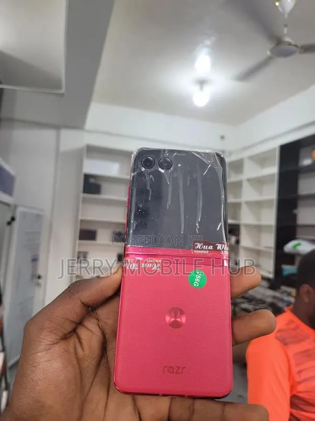 New Motorola Razr 40 Ultra 256 GB · Photo 1