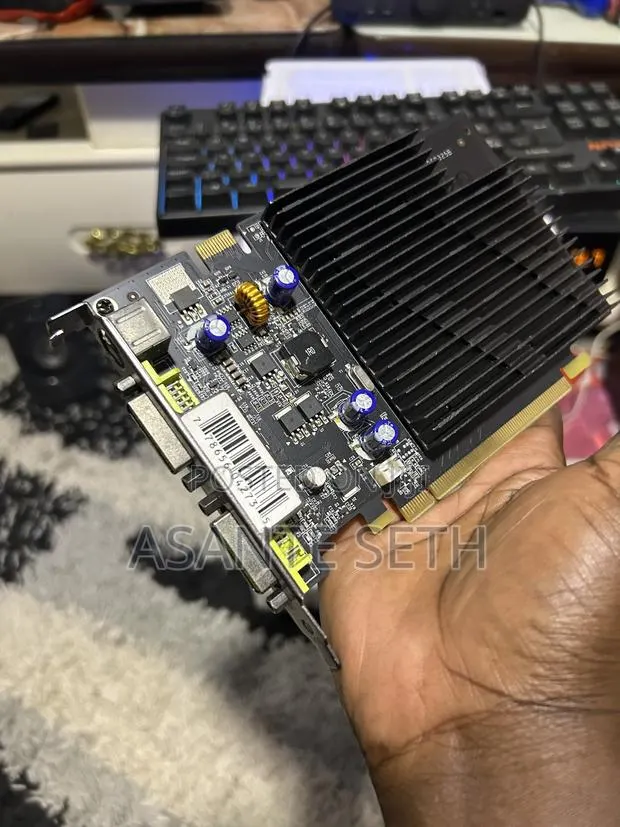 Nvidia Gt 7600Gs 256MB Graphics Card for Display · Photo 1