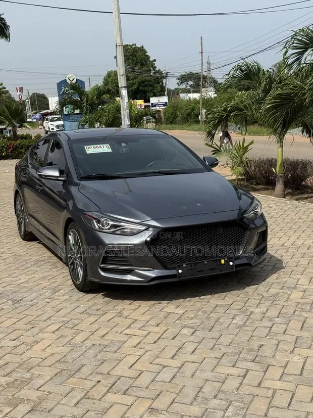 Hyundai Avante 2018 Black · Photo 1