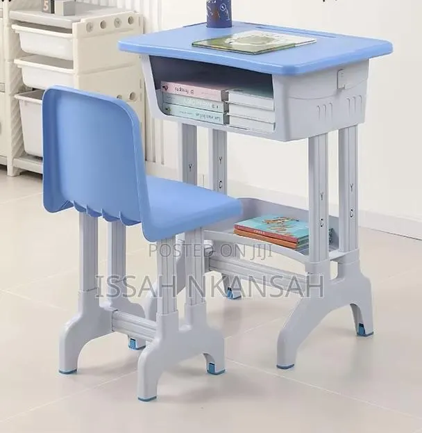 Plastic Classroom Desk · Photo 1