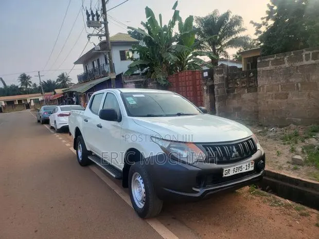 Mitsubishi L200 Double Cab 2.4 181hp 4WD 2019 White · Photo 1