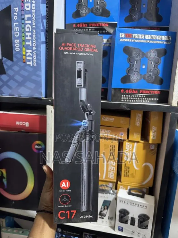Selfie Face Tracking Tripod Stand C17 · Photo 1
