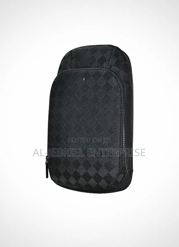 Levelo Crossbody Bag · Photo 1