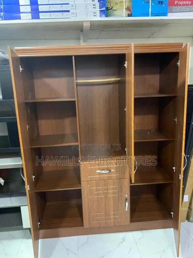 3 in 1 Wardrobe With Drawers · Photo 1