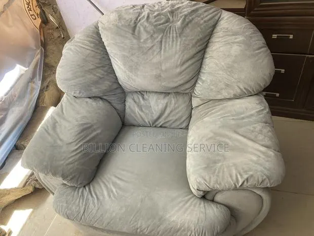 We Turn You Old Sofa in to New · Photo 1