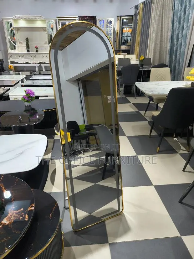 Standing Led Mirror · Photo 1