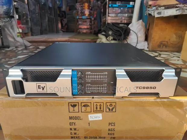 Ev -Tc 9850 Power Amplifier · Photo 1