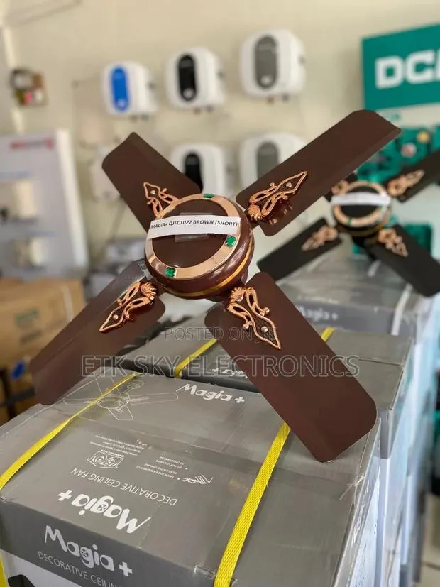 Well Made Magia 4 Short Blade Ceiling Fan · Photo 1
