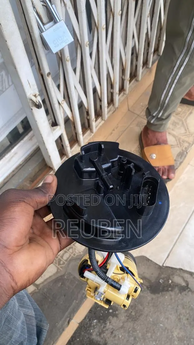 Fuel Pump for C300 W205 Black Top · Photo 1