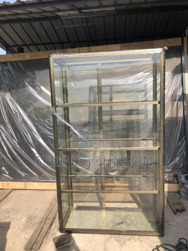 Champagne Aluminum Glass Showcase · Photo 1