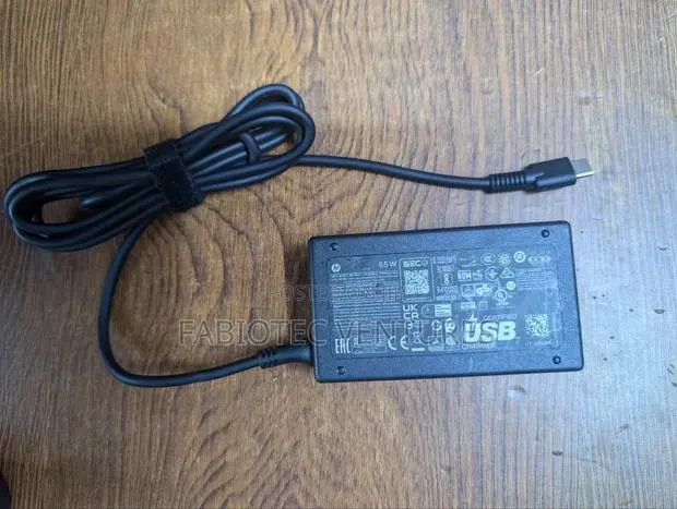 HP Type C 65w Adapter · Photo 1