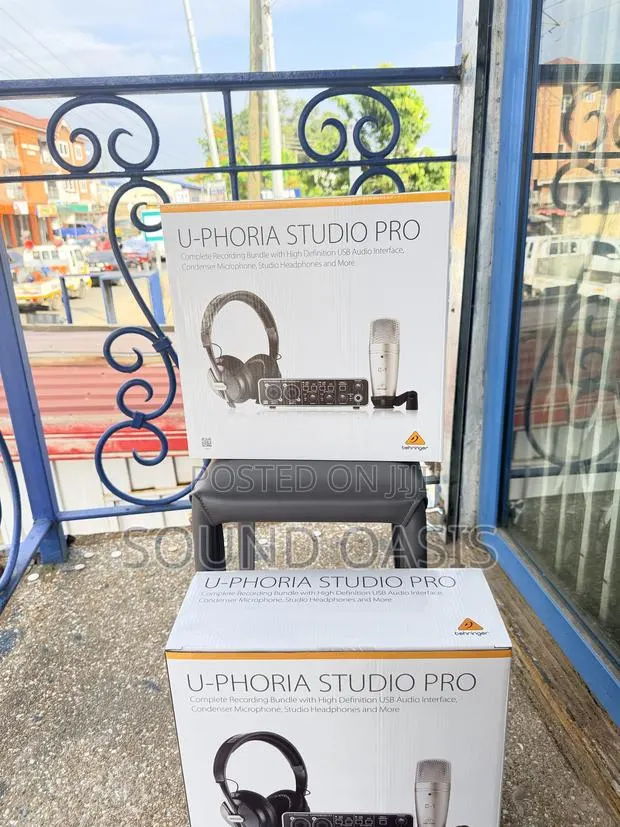 Behringer U-Phoria Studio Pro Complete Recording Bundle · Photo 1