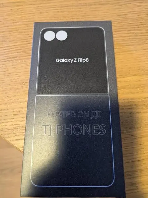New Samsung Galaxy Z Flip8 256 GB Blue · Photo 1