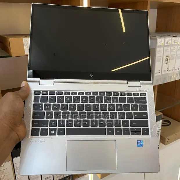 New Laptop HP EliteBook 830 G8 16GB Intel Core i7 SSD 512GB · Photo 1