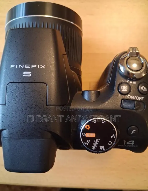 Fujifilm Finepix S3300 14mp 26x Bridge Digital Camera Built-in Flash · Photo 1