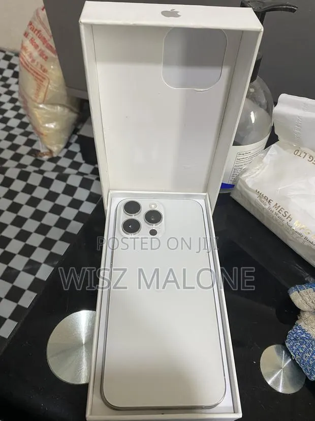 New Apple iPhone 15 Pro Max 256 GB White · Photo 1