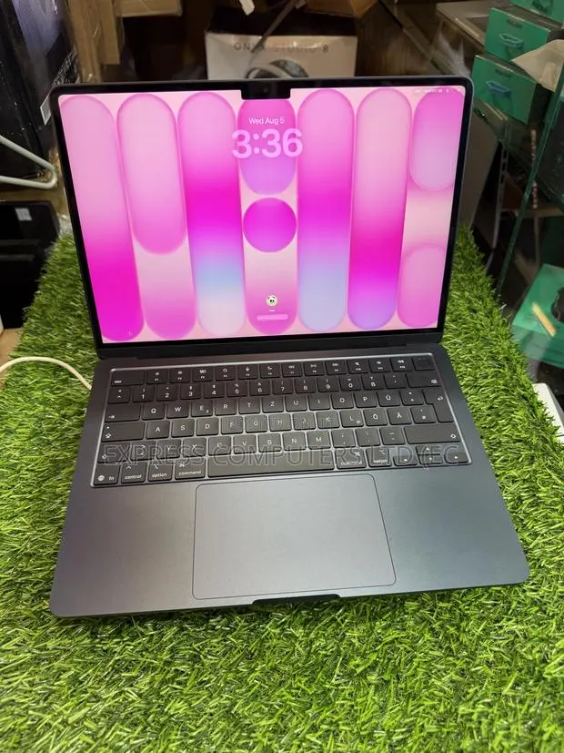 Laptop Apple MacBook Air 2025 M4 16GB Apple M4 SSD 256GB · Photo 1