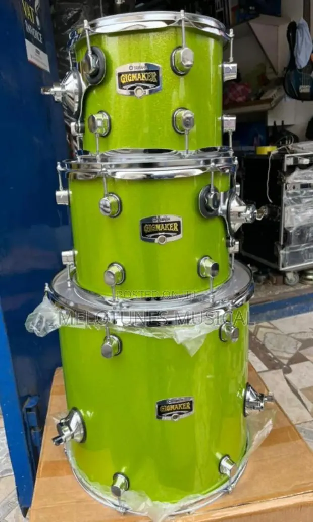 Lemon Green 5-Piece Yamaha Drums With Cymbals · Photo 1