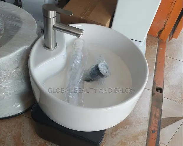 Pedicure Bowl With Tap · Photo 1