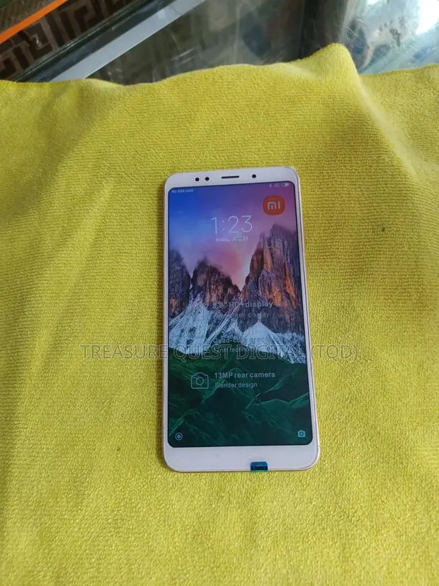 Xiaomi Redmi 5 Plus 64 GB Gold · Photo 1
