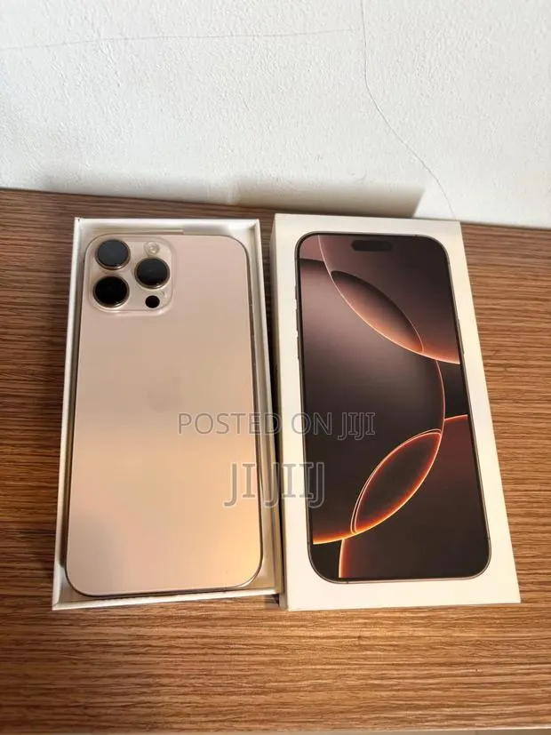 Apple iPhone 16 Pro Max 256 GB Gold · Photo 1