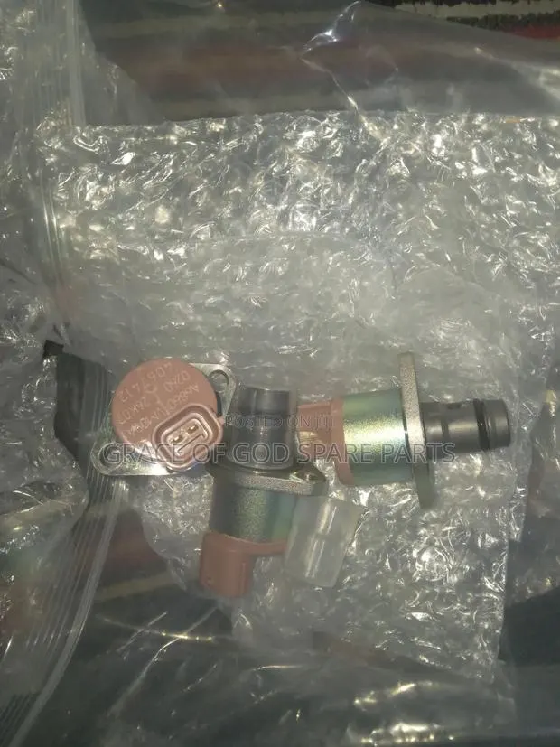 Nissan Frontier Fuel Pressure Regulator Valve Original · Photo 1