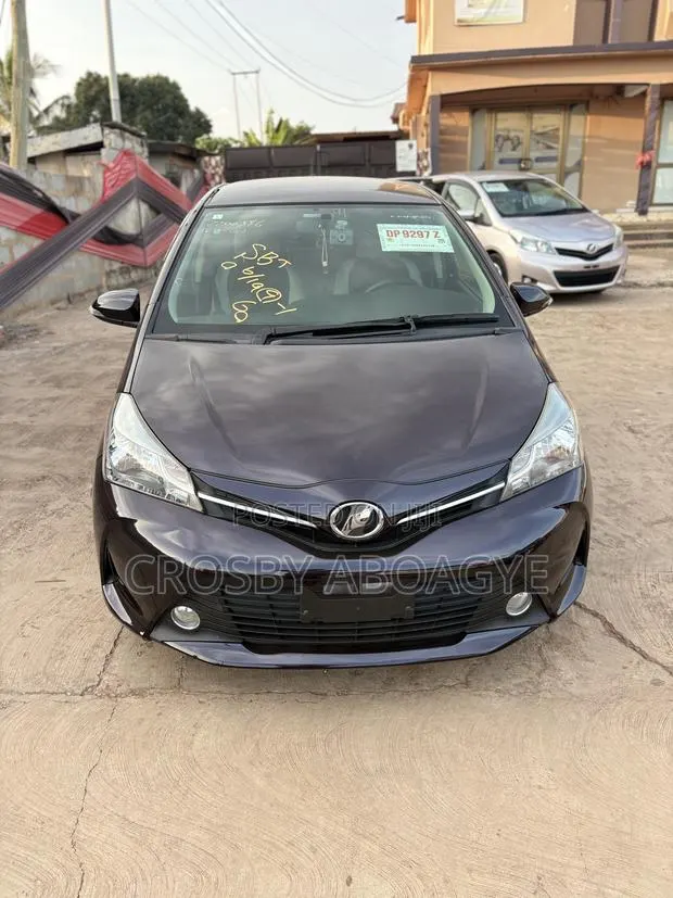 Toyota Vitz 1.3 FWD 5dr 2015 Black · Photo 1