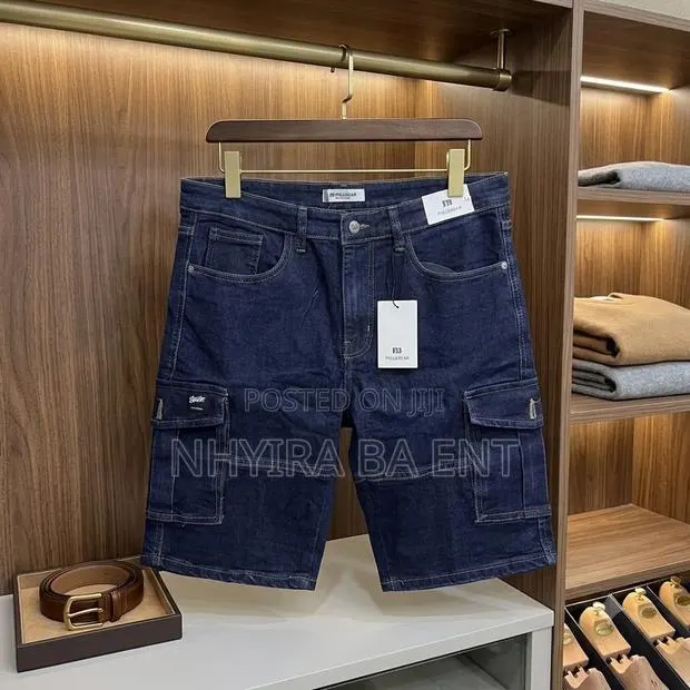 Jeans Short · Photo 1
