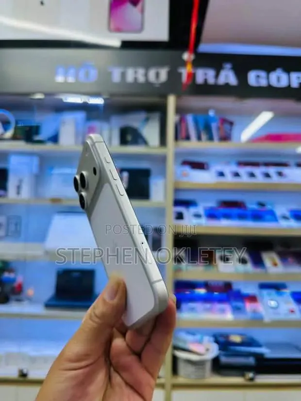 Apple iPhone 17 Pro 256 GB White · Photo 1