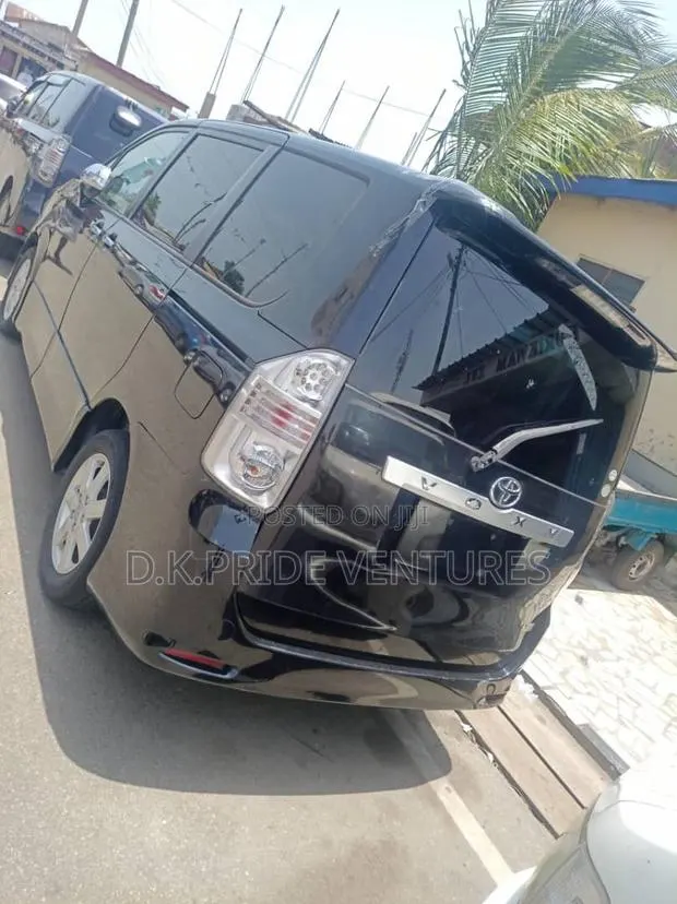 Toyota Voxy 2011 Black · Photo 1