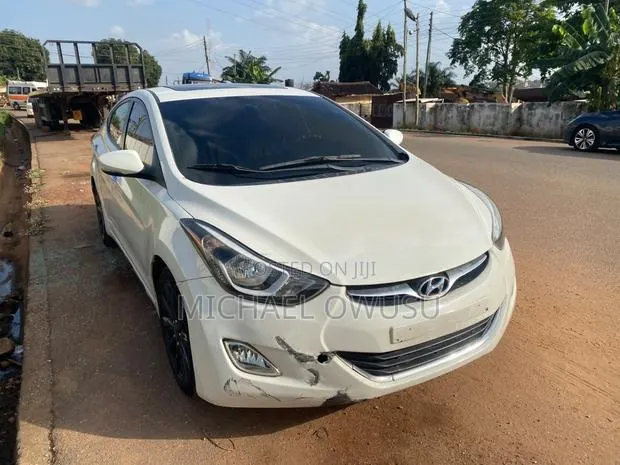Hyundai Elantra 2013 White · Photo 1