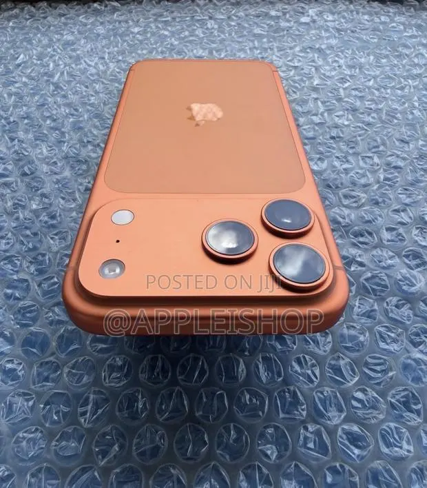 Apple iPhone 17 Pro Max 512 GB Orange · Photo 2