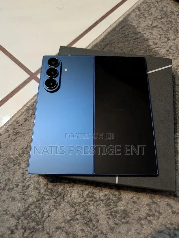 New Samsung Galaxy Z Fold7 512 GB Blue · Photo 1