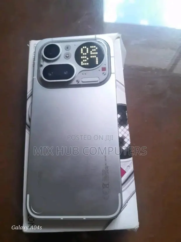 New Nothing Phone 4a Pro 256 GB White · Photo 1