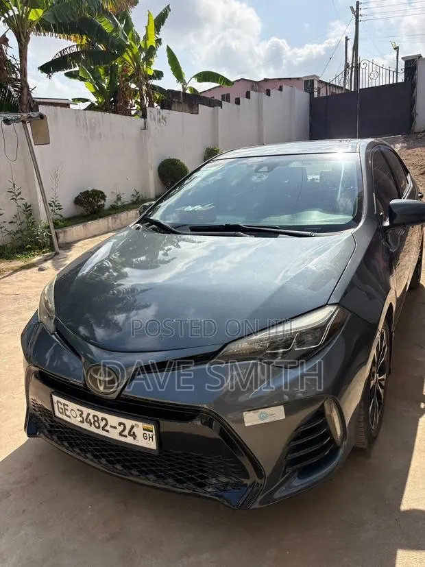 Toyota Corolla SE 4dr Sedan (1.8L 4cyl CVT) 2017 Gray · Photo 1