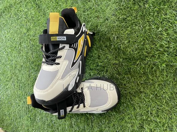 Kids Sneakers · Photo 1