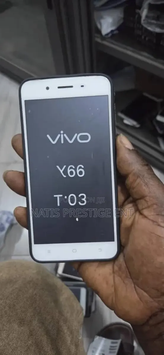 Vivo Y66i 32 GB Silver · Photo 1