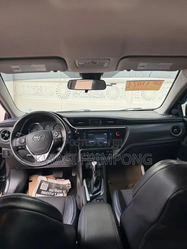 Toyota Corolla SE (1.8L 4cyl 6M) 2018 Black · Photo 1