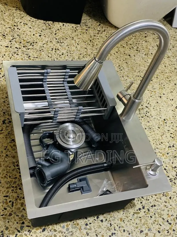 Kitchen Sink - Single Bowl Sink With Pull Out Tap · Photo 1
