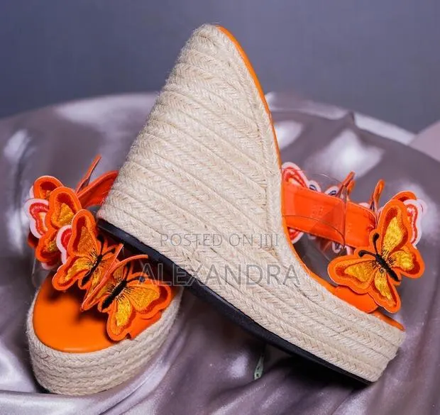 Trendy Butterfly Wedge · Photo 1