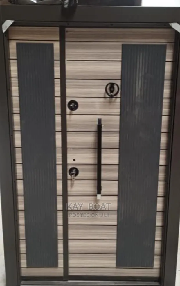 Strong Outer Shell Door With All Accessories Available · Photo 1